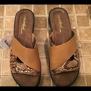 Women’s shoe size 6.5 natural sole by Naturalizer